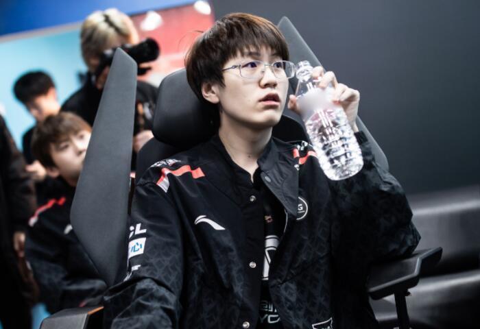 出的坚毅和 出的坚毅和